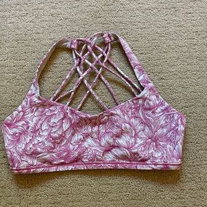 Lululemon Free to be Sports bra! Fits size 4-6